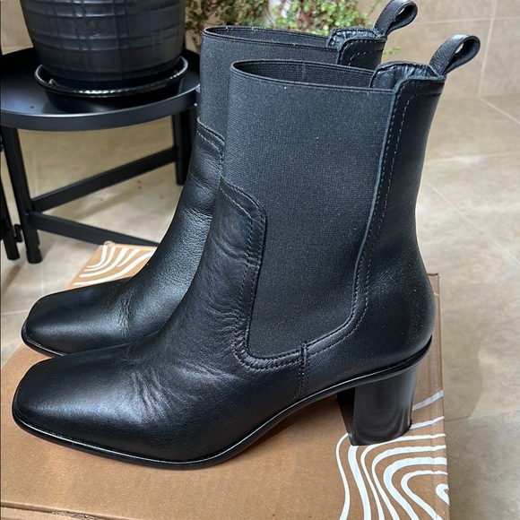Patina Black Leather Vero Chelsea Boots - Picture 2 of 5